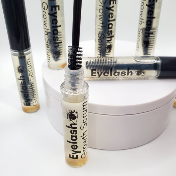 Achieve Luscious Lashes Naturally with Our Eyelash-Growth Serum - Picture 3 of 3